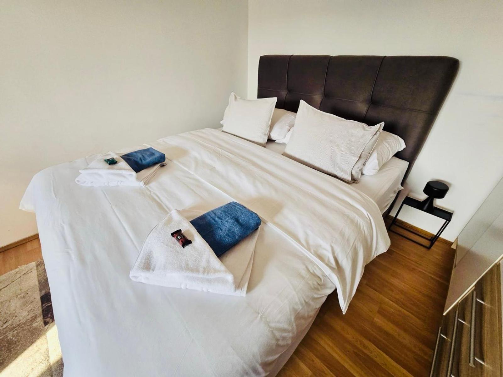 Fly By Suite - Zagreb Airport - 0-24H Self Check In&Out - Parking On Site Velika Gorica Extérieur photo