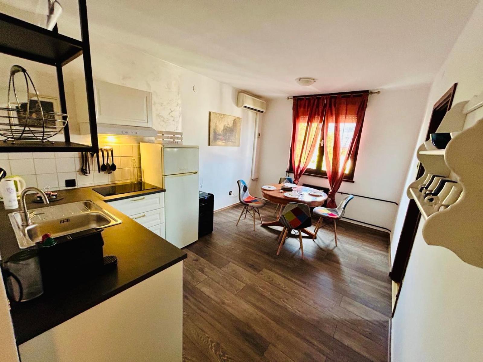 Fly By Suite - Zagreb Airport - 0-24H Self Check In&Out - Parking On Site Velika Gorica Extérieur photo